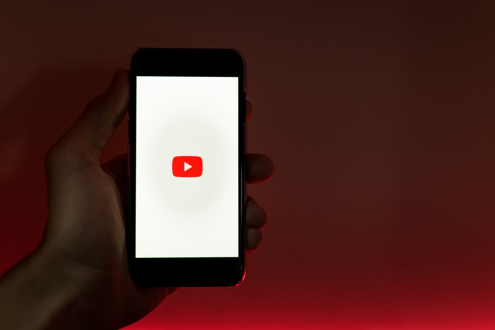 You may now zoom into videos on YouTube